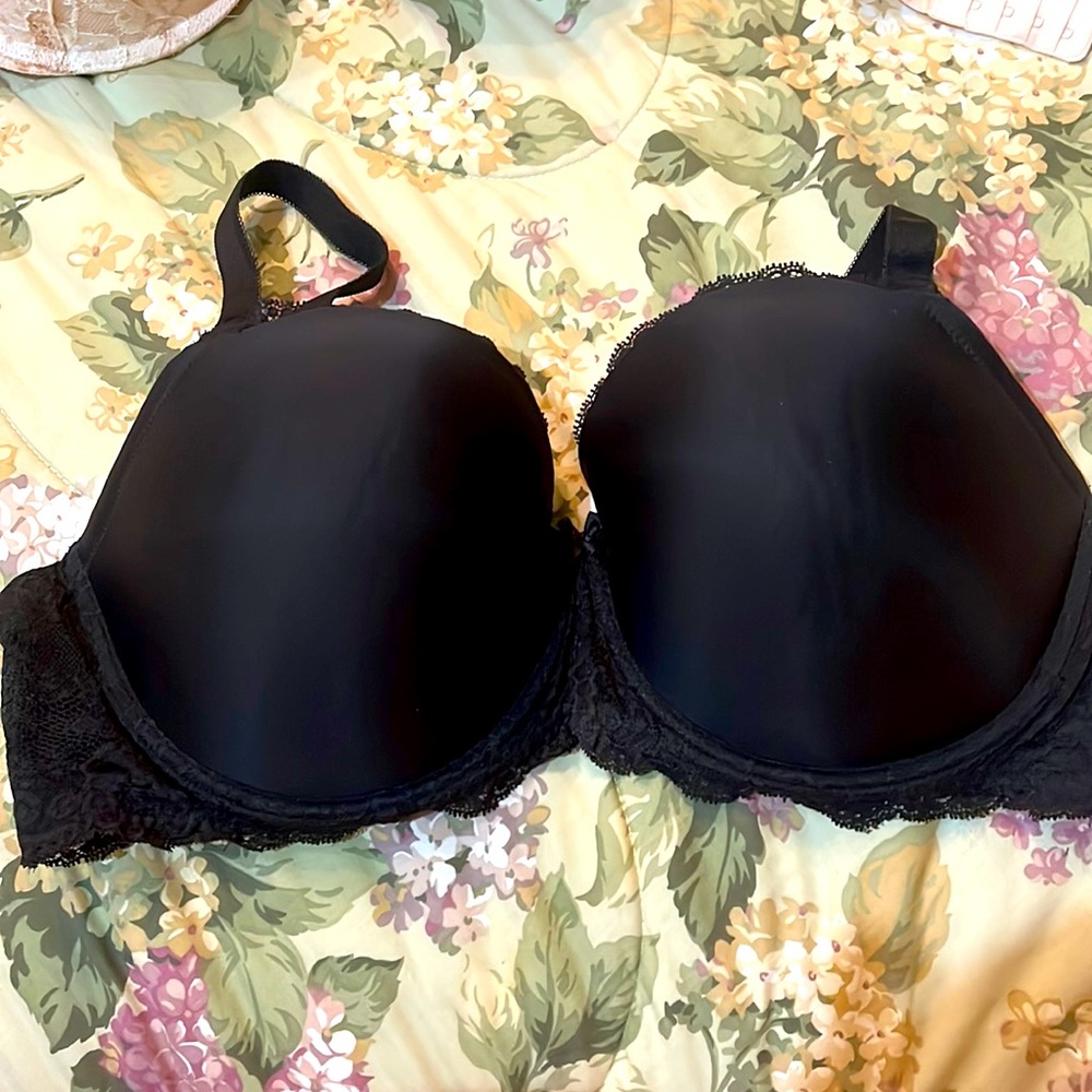 Black with lace “dream angels” Victoria’s Secret lined perfect 38DDD